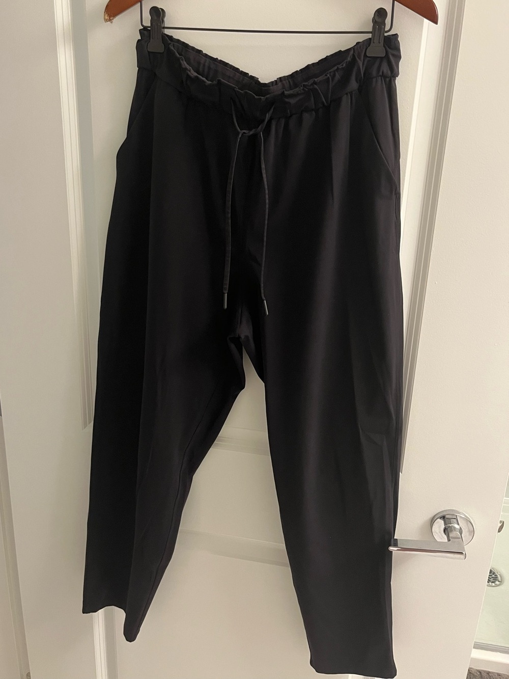 Lululemon Black Pull-On Tapered Pants – Size 12
